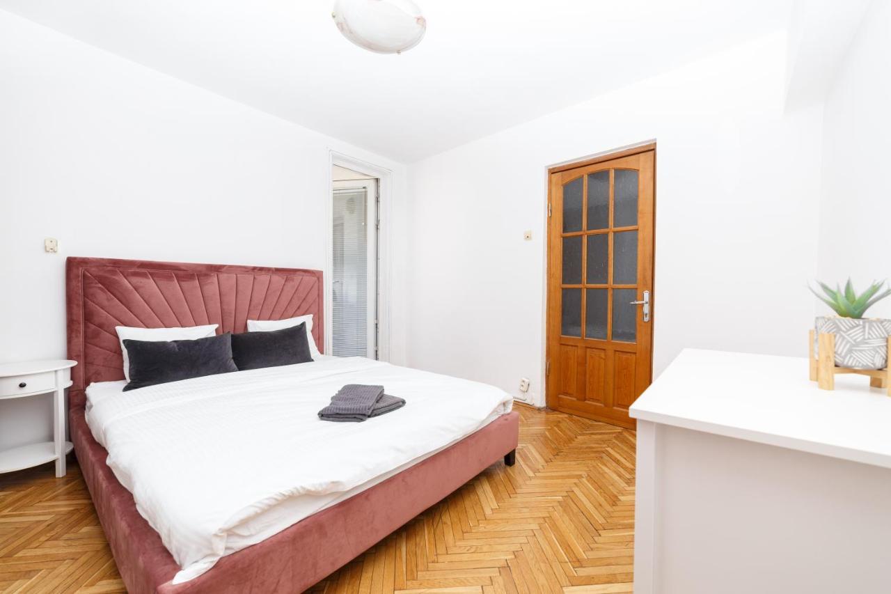 Color Ap Calea Victoriei 12C Lägenhet Bukarest Exteriör bild