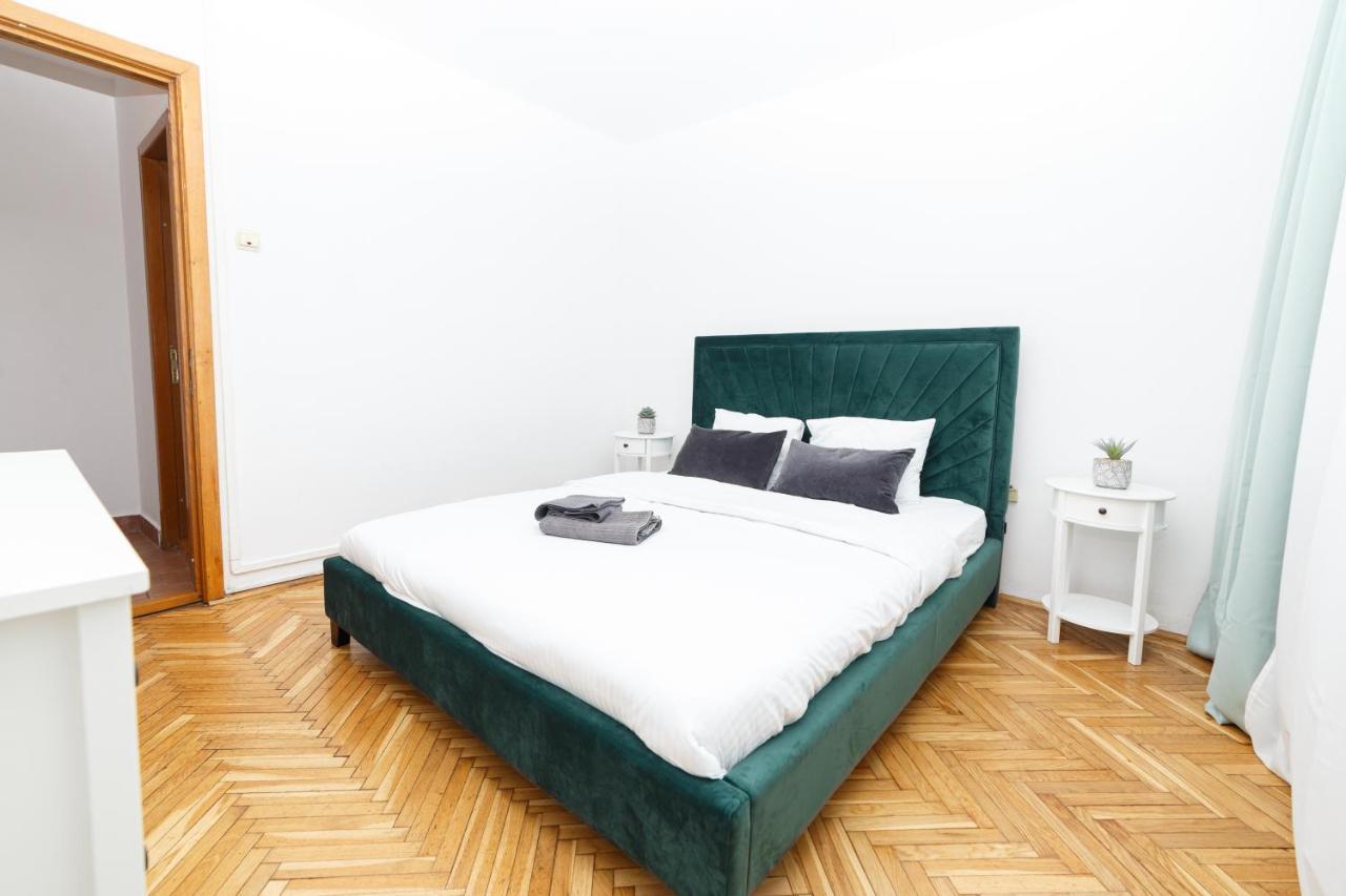 Color Ap Calea Victoriei 12C Lägenhet Bukarest Exteriör bild